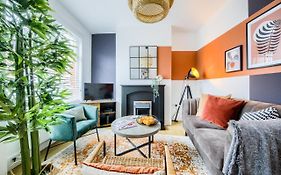 Coventry Fashionable House, City Centre, Free Parking, Sleeps 4, By Empower Homes